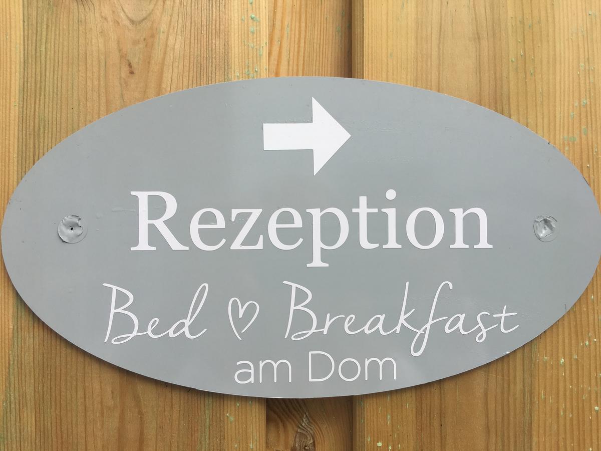 Hotel Bed & Breakfast Am Dom Шлезвиг Экстерьер фото